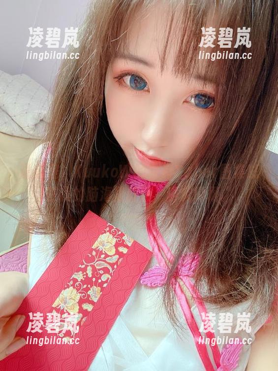 说来怪，KuukoW的北斋Saber图集总在我的脑海里打转，讲究得很。