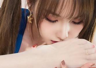 Ligui丽柜 – 集合了甜甜的滑板女郎作品：你确定只是骑个板，没什么深意？