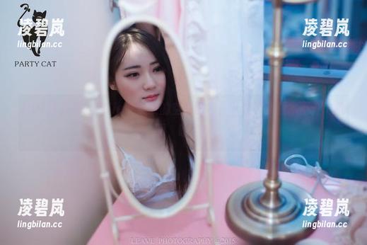 PDL潘多拉-Ellie艾栗栗 PDL潘多拉 - Ellie艾栗栗的空姐图包,下载了却根本不开飞机啊,哈哈!