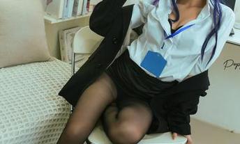 PoppaChan的便装版阿梅莉亚·华森？在线爽拍，快拿掉我的围巾！