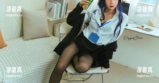 PoppaChan的便装版阿梅莉亚·华森？在线爽拍，快拿掉我的围巾！