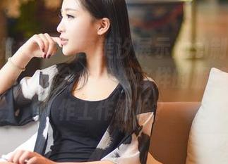 TGOD推女神 – 颜美汐展示她的制服：我开始在想，谁会舍得把这样的服装仅仅当作工作服呢？