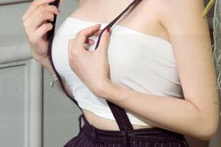 UGirls尤果网 – 田依依分享的圣诞美图，满屏的彩灯，感觉我的眼睛都要花了？