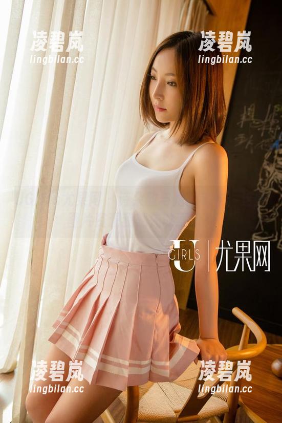UGirls尤果网 - 诗朵雅与她的毛衣：这些图片资源我就先收藏了！