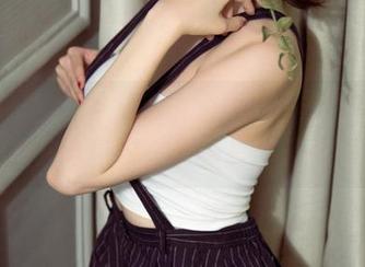 UGirls尤果网 – 不怕晒，个性十足，谭晓彤海边合集带你看最美腱子男沙！