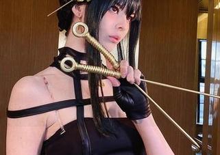 关于乳胶内衣，Vinnegal的全套图集让我开始考虑冬季新装，谁说不能好看又保暖呢？