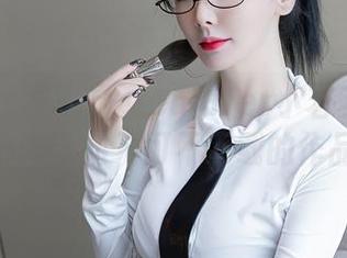Xiuren秀人网 – Jennifer小若和她的皮衣们：一份不可不下载的作品集