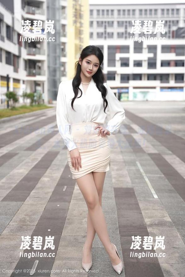 Xiuren秀人网-刘婷婷 Xiuren秀人网 - 刘婷婷在线:泳池里求生,水深火热的姿势大挑战!