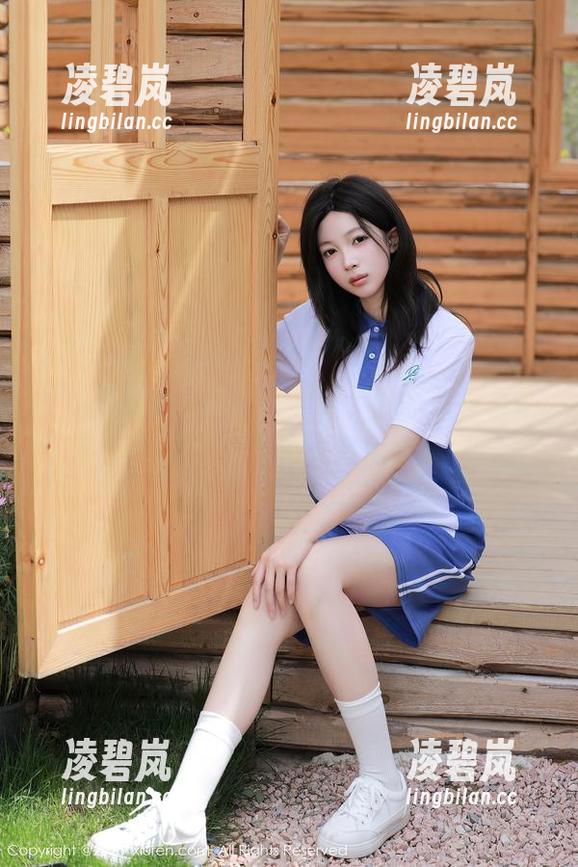 Xiuren秀人网 - 就是阿朱啊的黑丝美腿合集：腿长真是有优待啊