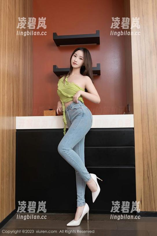 Xiuren秀人网 - 白芷yy的旅拍记录：离开家就为了给你的壁纸增添点色彩！