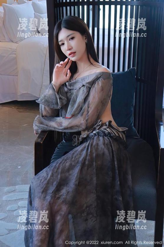 Xiuren秀人网 - 穿上黑丝的米亚Mia，双腿的视觉冲击太强，套图里的每一张都让我想要点赞！