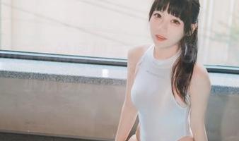usejan蓝蓝的图册来了！白色连帽衫，不小心变成了邻家小女孩？