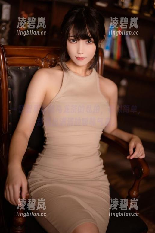 一智智 一智智和蜜桃乌龙茶的私拍,看似简单,却透出满满的暧昧气息。