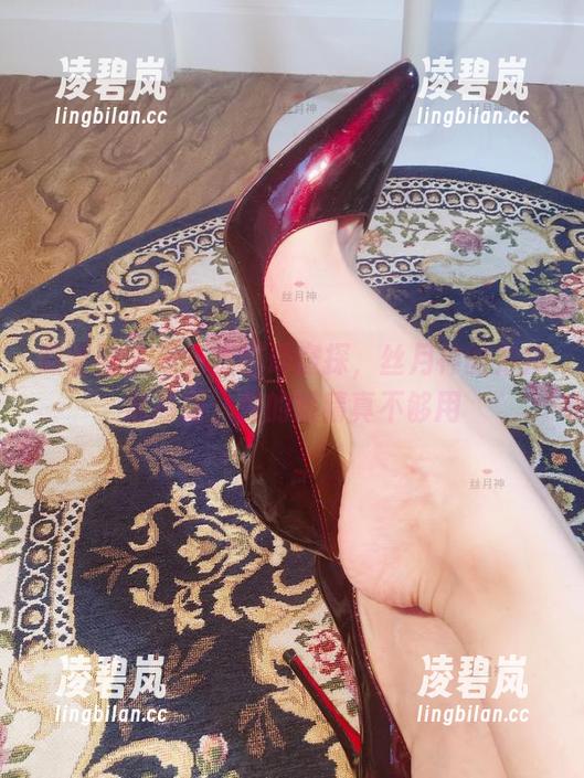 微密圈 - 从免费图册窥探，丝月神的方扣黑高跟，我的眼睛真不够用