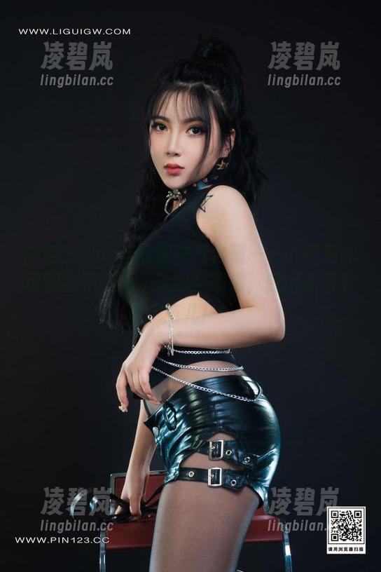 丽柜 - 心心连衣裙帅气合辑——下载后你可能会不小心走入时空隧道，变得超级有范儿！