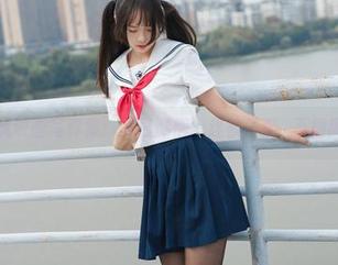 兔玩映画写真集：冬日慵懒，连被子都捨不得离开