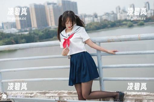 兔玩映画写真集：冬日慵懒，连被子都捨不得离开