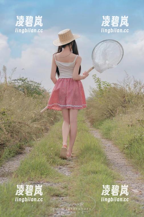 夏天的咬一口兔娘私拍，图包里满是吹风的气息和点滴甜蜜。