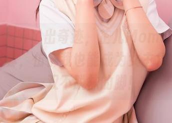 嗲囡囡 – 脚丫出奇迹，芷儿Momoko全套裸足写真，仿佛我也能成为女主角，只需一双不脱袜的脚！