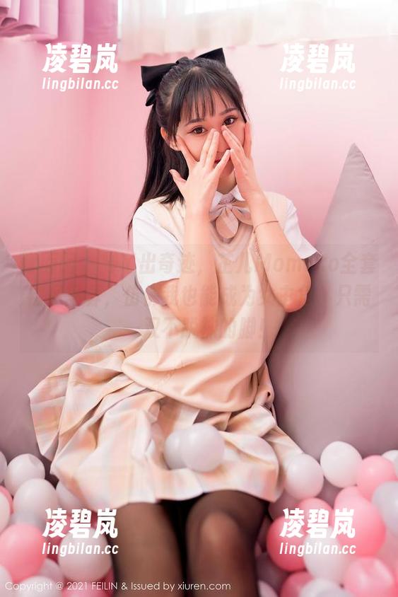 嗲囡囡 - 脚丫出奇迹，芷儿Momoko全套裸足写真，仿佛我也能成为女主角，只需一双不脱袜的脚！