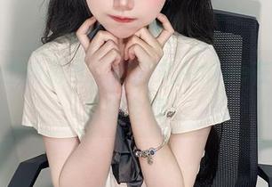 校服穿出新高度，大肉丸Amiee在线写真秀翻全场！