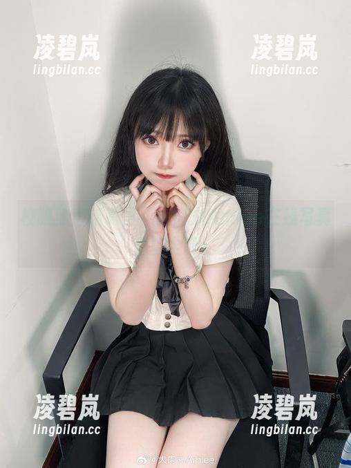 校服穿出新高度，大肉丸Amiee在线写真秀翻全场！