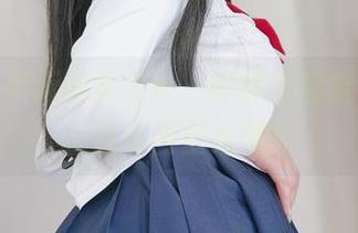 随意到不行的女主K，短裤美图能不能也让我来当壁纸呢？