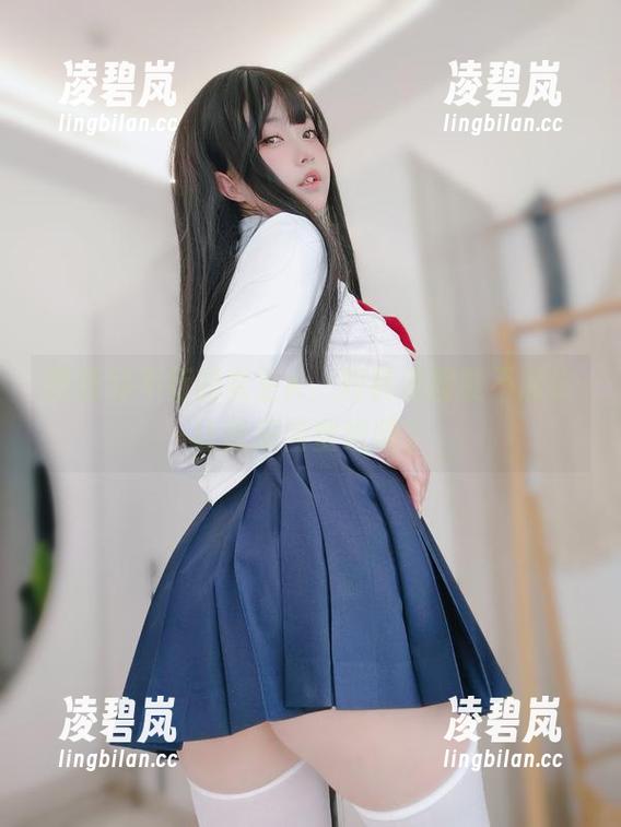 随意到不行的女主K，短裤美图能不能也让我来当壁纸呢？