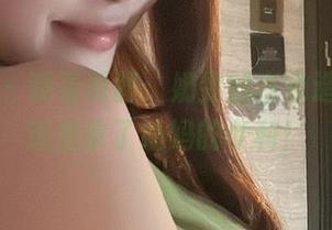微密圈 – 观看原图：奶雯的白色造型，难道是拿了奶妈的专利！