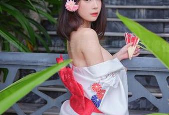 看，看姜仁卿(강인경)的短裙写真，套图好像在向我们埋藏一些隐晦的暗示。