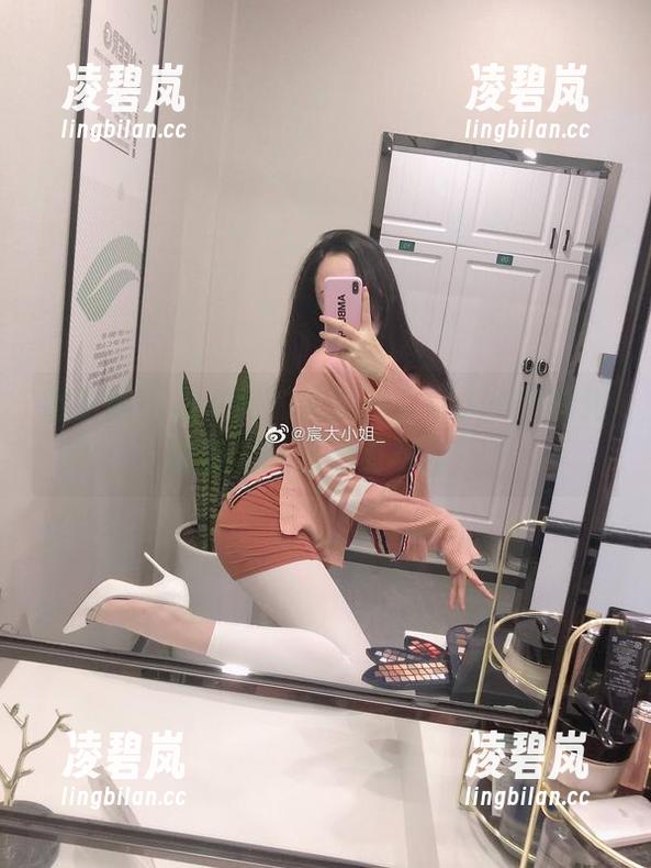 微密圈 - 图集里的无圣光，宸大小姐和她的裤里丝关系有多深？