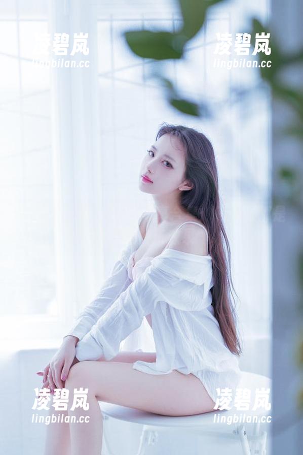 小鹿鹿shika的JK写真合集：每一张都是我的快乐源泉