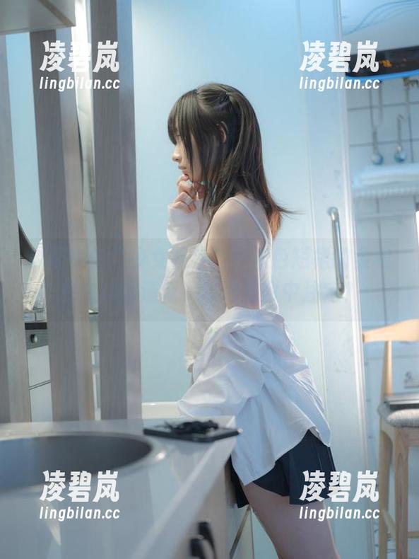 少女秩序 原图中的“少女秩序”:米色短裙的柔和和白丝的清新,难道是命中注定?