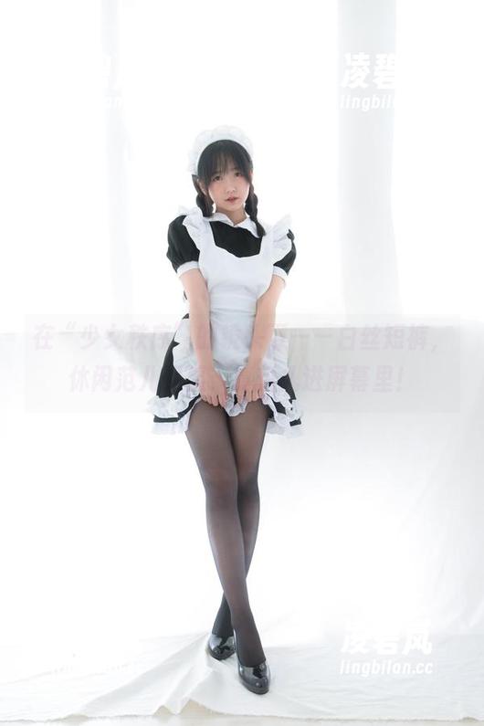 在“少女秩序”的镜头下——白丝短裤，休闲范儿尽显，真想扎进屏幕里！