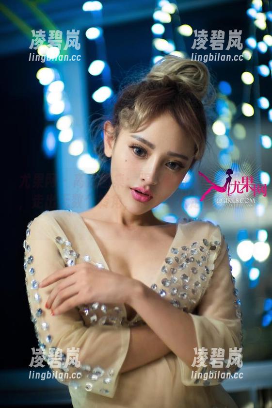 尤果网 - 高清图集：温鈊怡和她的高跟鞋，走出无数个转角，却可能只走直线的尴尬！