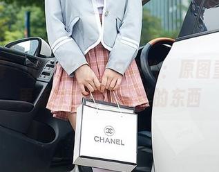 尤蜜荟 – 田冰冰的纯白探险：原图重现，更新里还有些奇怪的东西