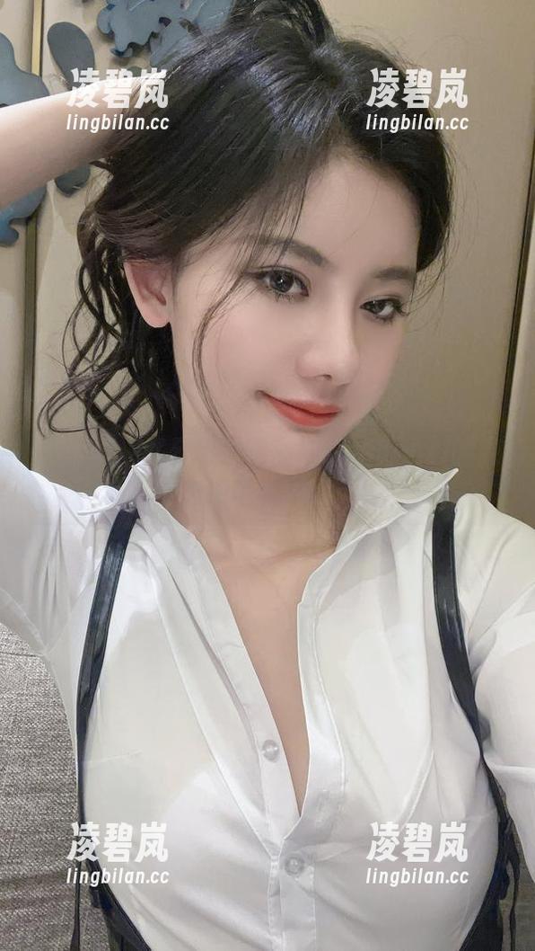 就是阿朱啊 微密圈 - 就是阿朱啊私拍:和兔子们的亲密接触真有趣。