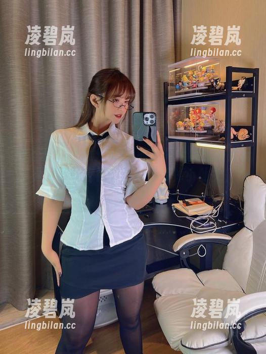 张思允nice 微密圈 - 张思允nice的油亮黑丝制服更新,真的不敢直视的图片!丢掉小仙女,她来了!