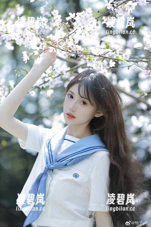 全套“天使”图片里的怡子yiii，认真说，她那小秀肩看得我……好吧确实。