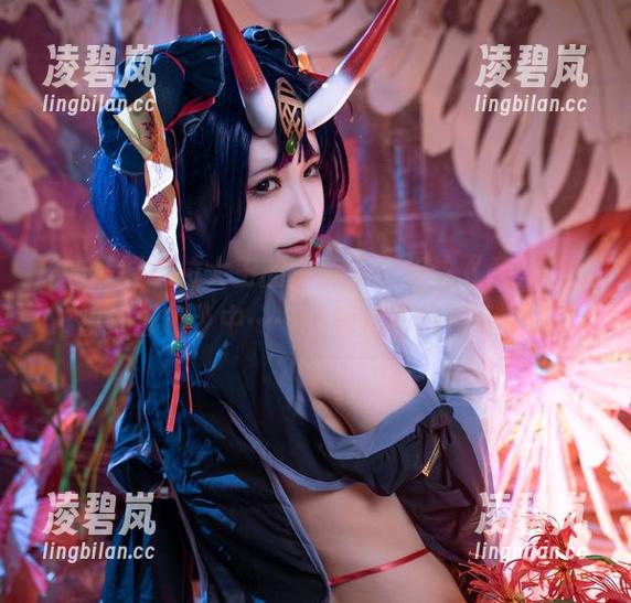 开始质疑拖拉大王的审美了，但这《碧蓝航线镇海旗袍》中……下载后再慢慢评价吧