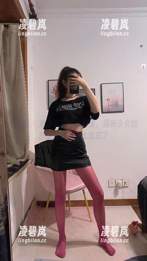 微密圈 - 流淌在指间的剧情，提袜少女的原图观赏体验太难忘了