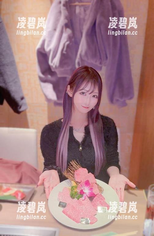 WonderLand，月城委员会的写真更新，最后一张居然让我想起了咖啡的味道！