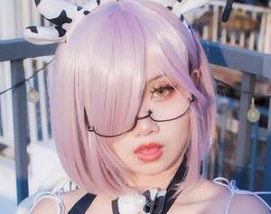 写真里末夜787的无圣光，套装让我想说声“好家伙”。