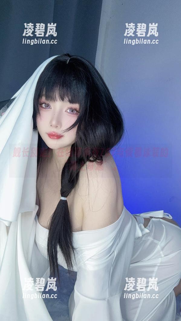 舰长别走！在线等末夜787与柴郡泳装的‘海上奇遇’。