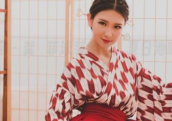 果团网 – 龚玥菲泳装全集：夏日池畔的非凡研究！
