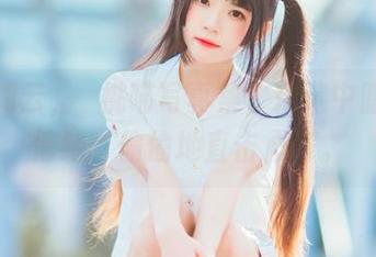 软纱如云，桜桃喵写真集，精选中暗含的情绪，偷偷地直击心扉。