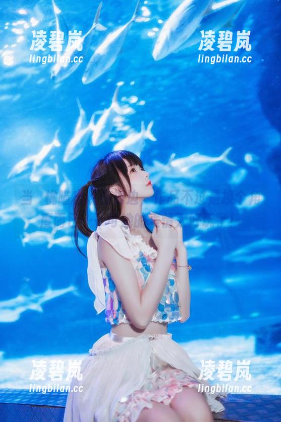 桜桃喵 当桜桃喵出现在海边,作品不过是换个角度而已……可她的表情太好玩了!
