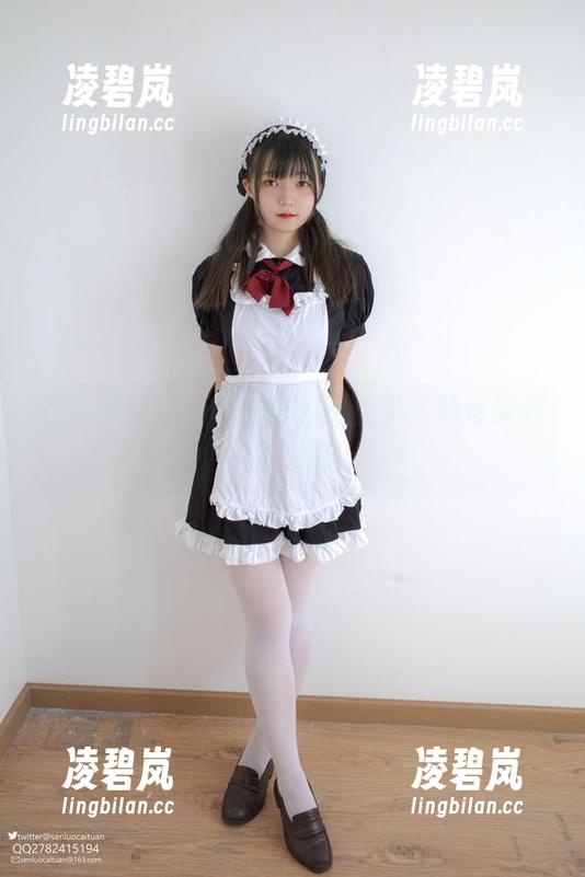 在森萝财团的私房里，黑丝学生妹也能清新飞扬