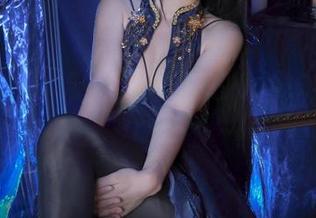 写真集里，流年不停w与白色睡衣的绝妙配合