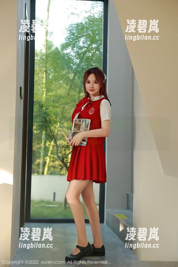 秀人网 - 七七kiko写真中的奶牛，活像乡间小憩。
